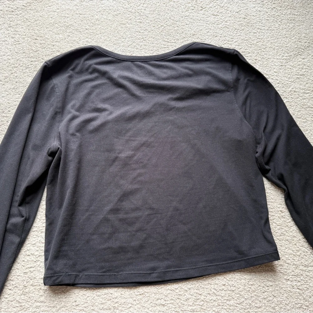 Move Theology Black Long Sleeve Cropped Top Workout Women’s Medium Tee Shirt Cut - Picture 6 of 6